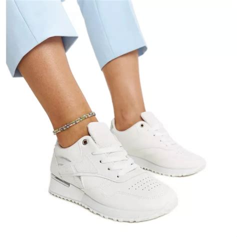 baskets blanches en peau de serpent